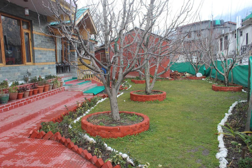 Gezellig Inn - Tree Hill Cottages&Kanyal Villas Manāli Kültér fotó